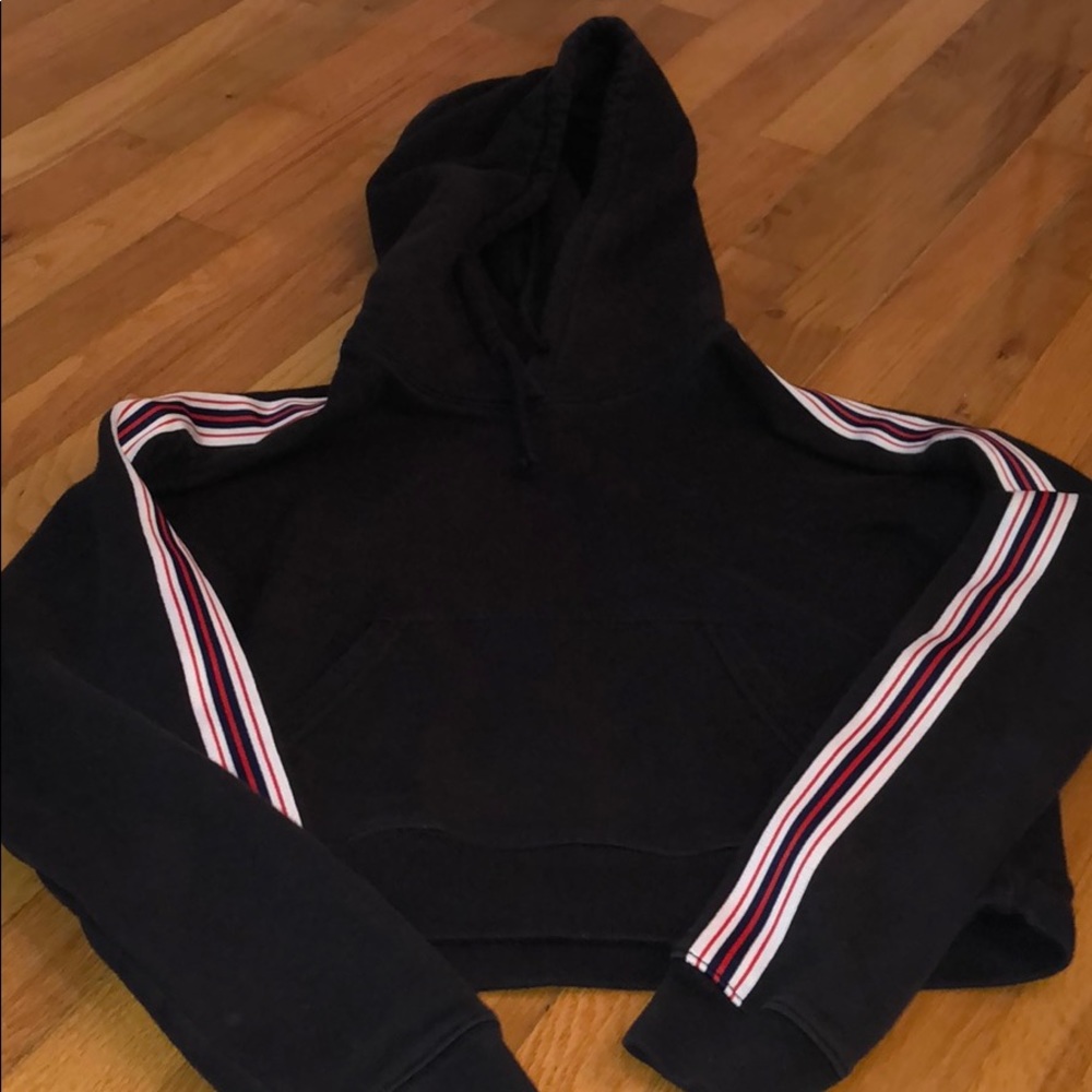ARITZIA TNA cropped hoodie
